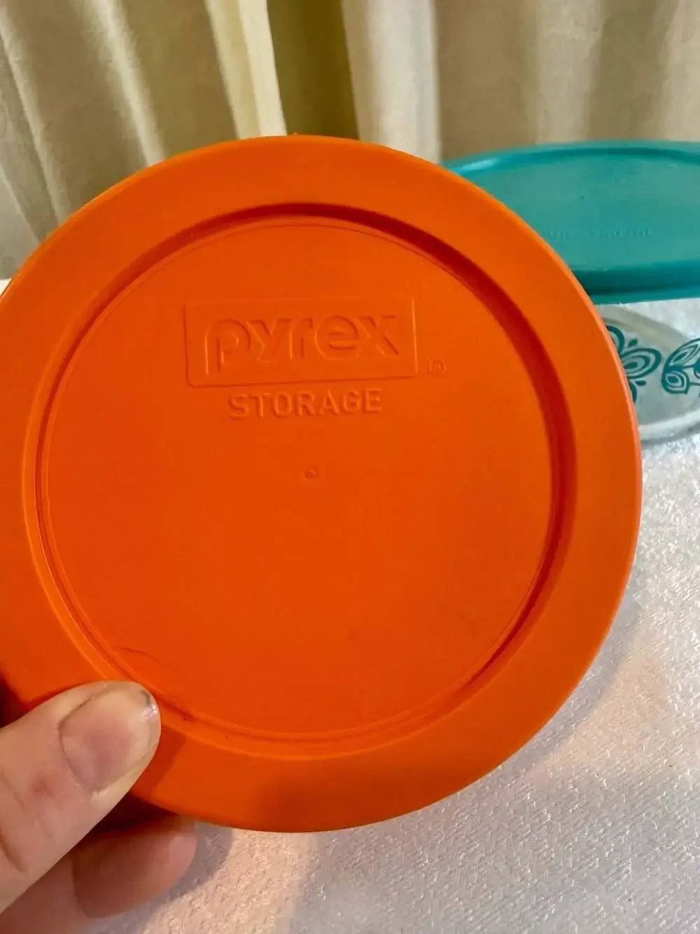 Pyrex Decorated Glass Storage Set with 2-Cup and 4-Cup Containers with Lids